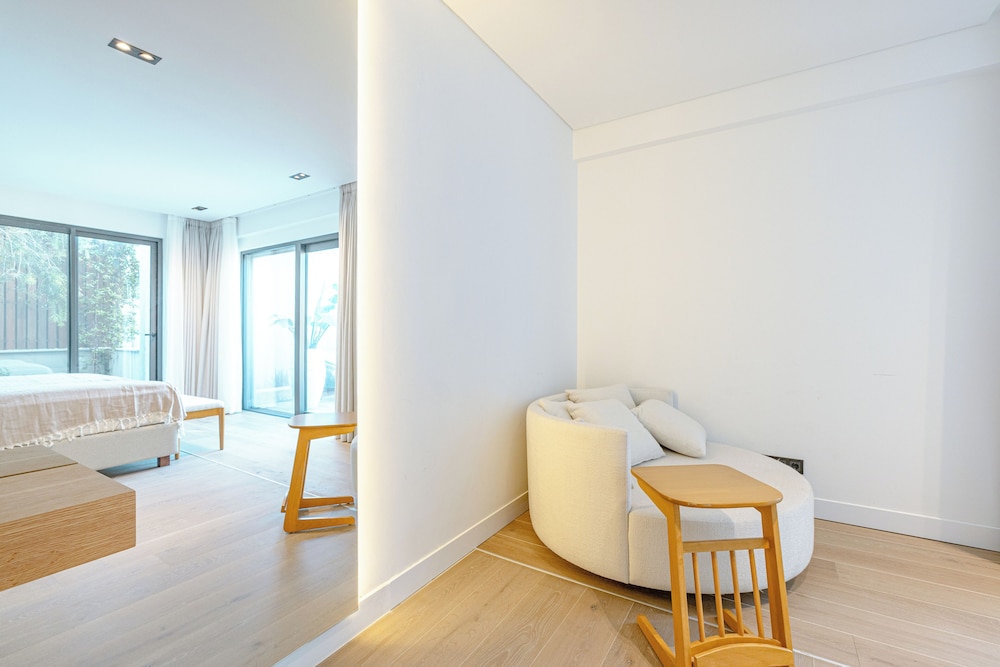 3-Bedroom Beachfront Villa with Hotel Amenities