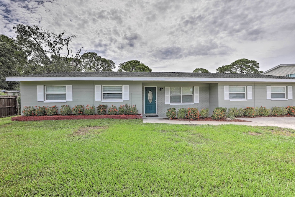 < 2 Mi to Beach & Marina: Bright Ruskin Retreat! view 3