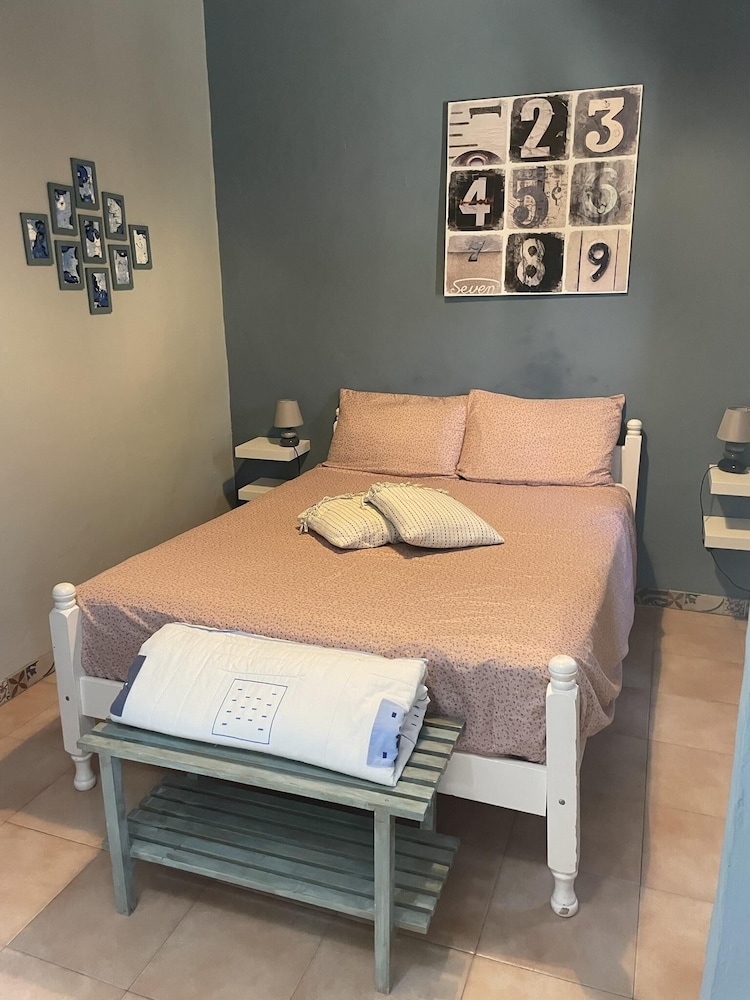Pinoso/ubeda House With 6 Bedrooms