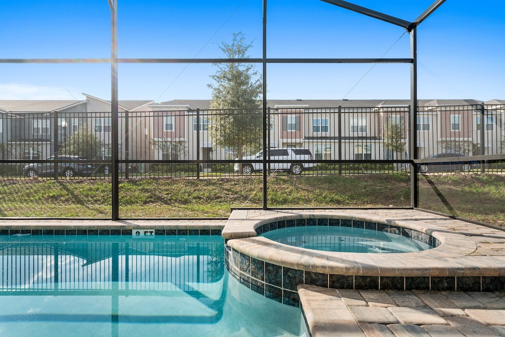 Light Welcoming Fun Resort Home Sleeps 20