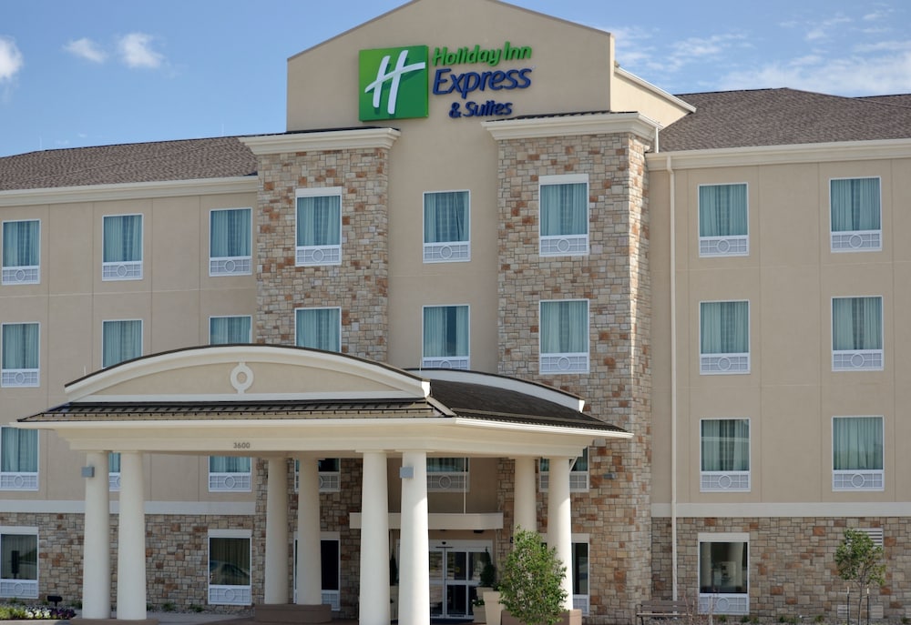 Holiday Inn Express Hotel  Suites St. Joseph, an IHG Hotel - Property Image 11