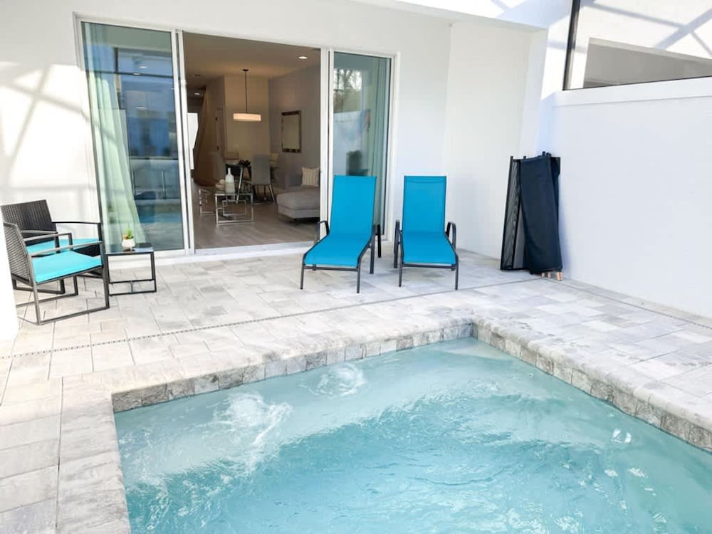 Brand New Pool Home Near Disney Resort Access