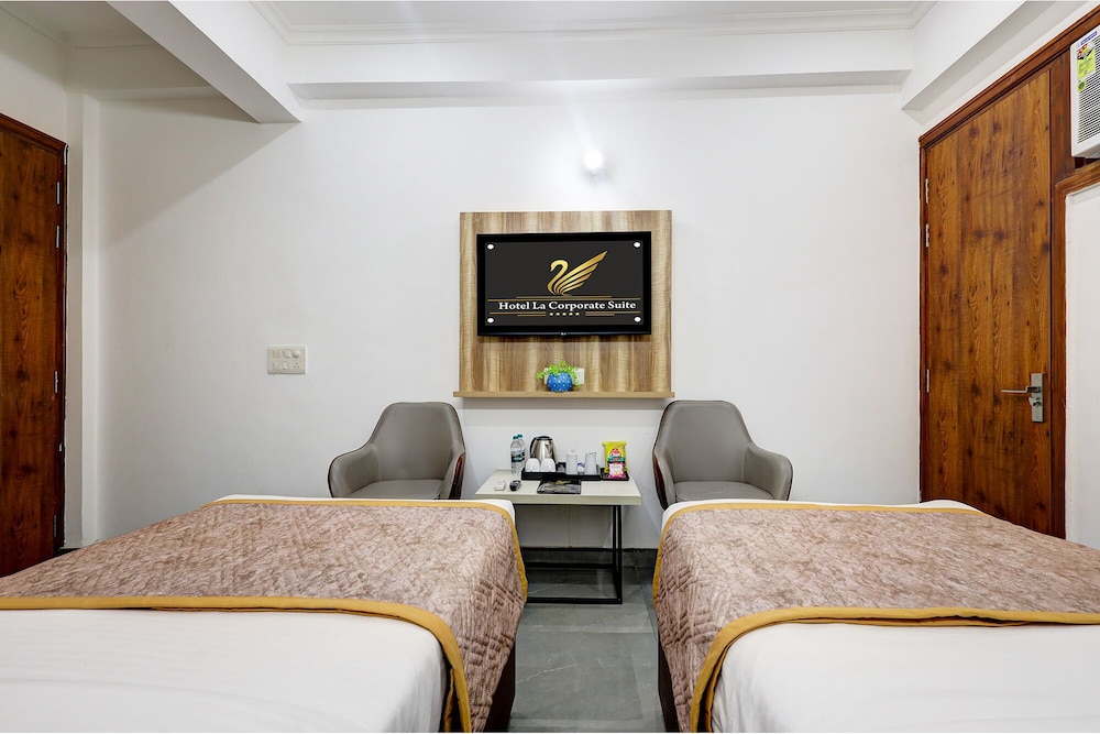Fabhotel La Corporate Suite