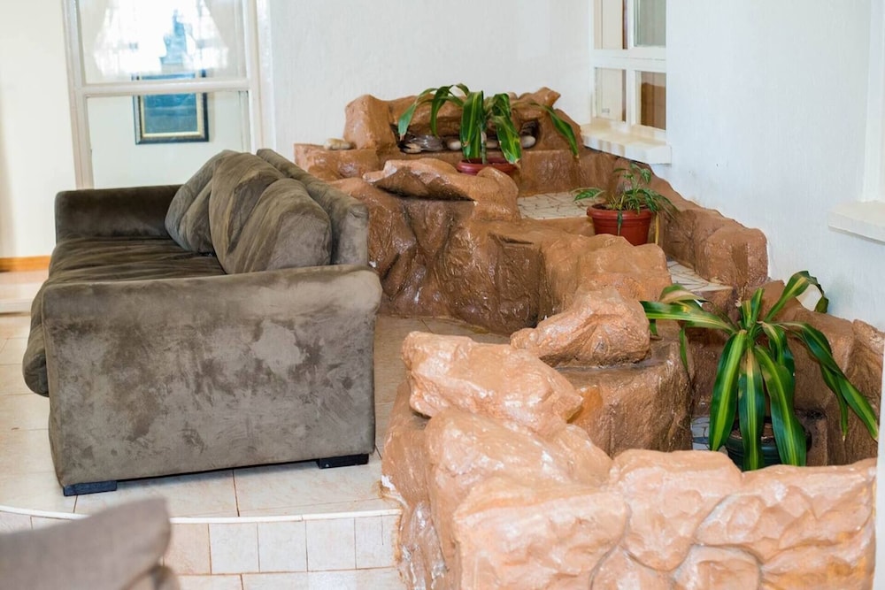 Captivating 3-bed Villa view 3