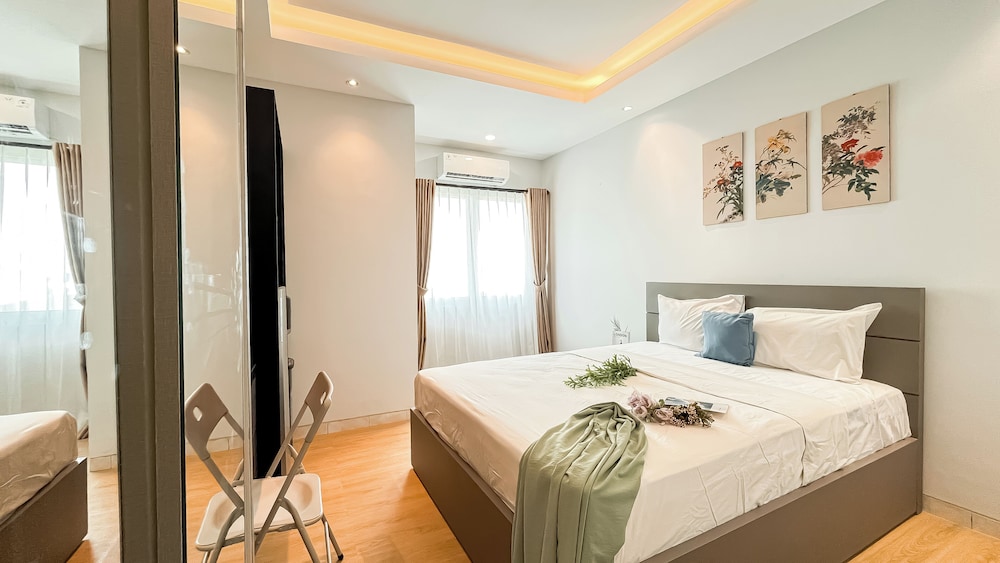 Neutral Cozy Stay Studio Apartment At Margonda Residence 1