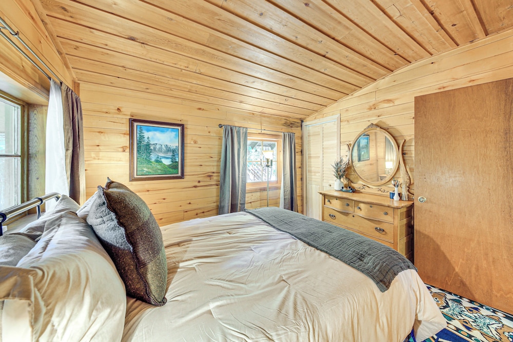 Riverside Cabin on 9 Acres in Montana