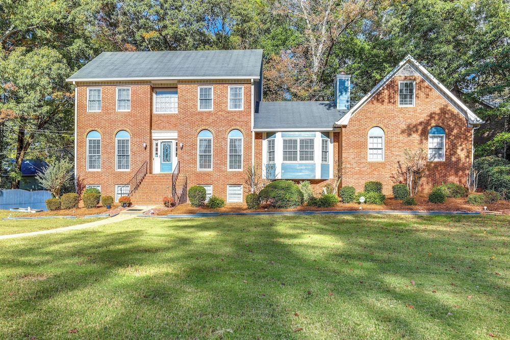 ~ 30 Mi to Atlanta - The Wellness Manor w/ Deck!