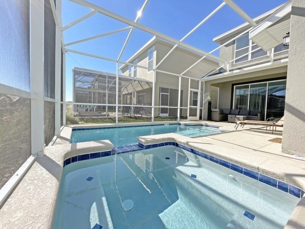 Champions Retreat 5 Bedroom Home by RedAwning
