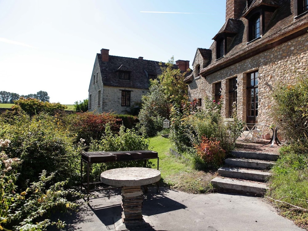 Le Logis D'arniere