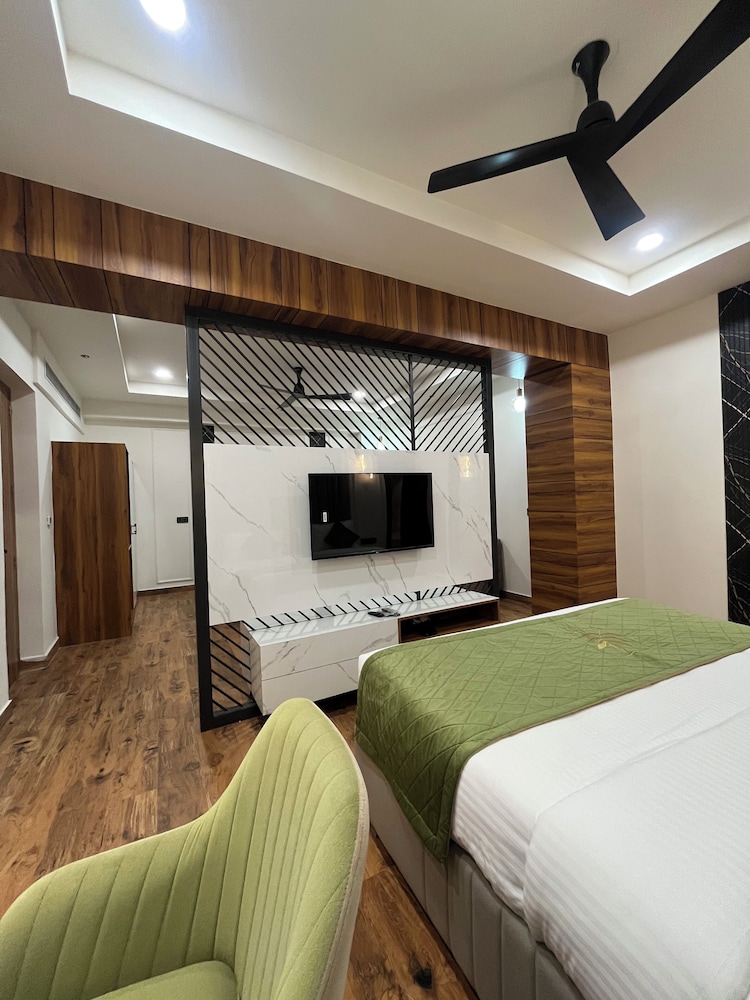 RED LEAF HOTELS