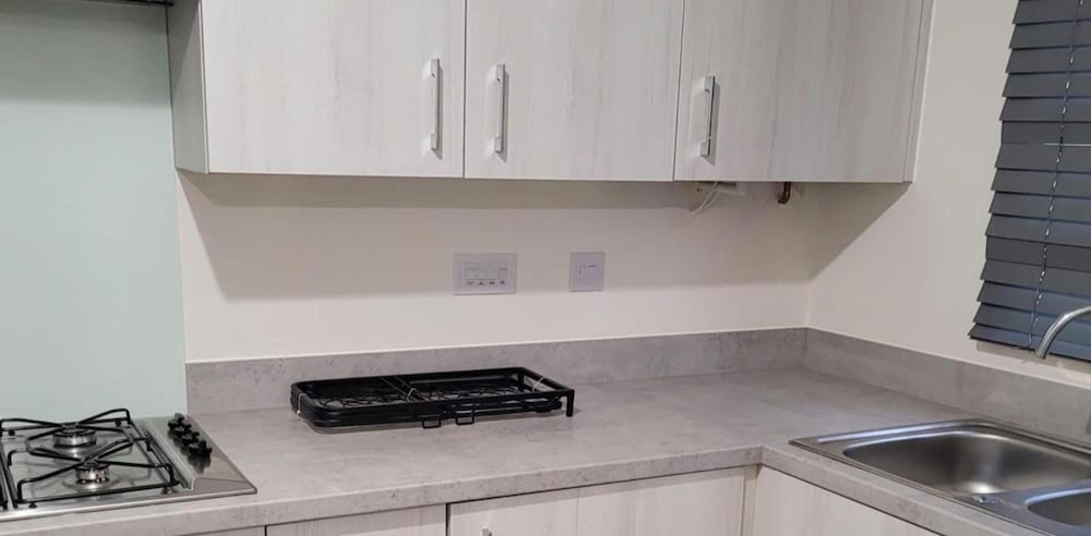 Central 2 Bed Home - Parking, Ev Point, Garden