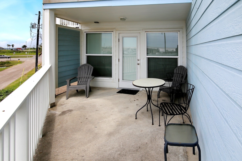 Seascape 1104 1 Bedroom Condo by RedAwning