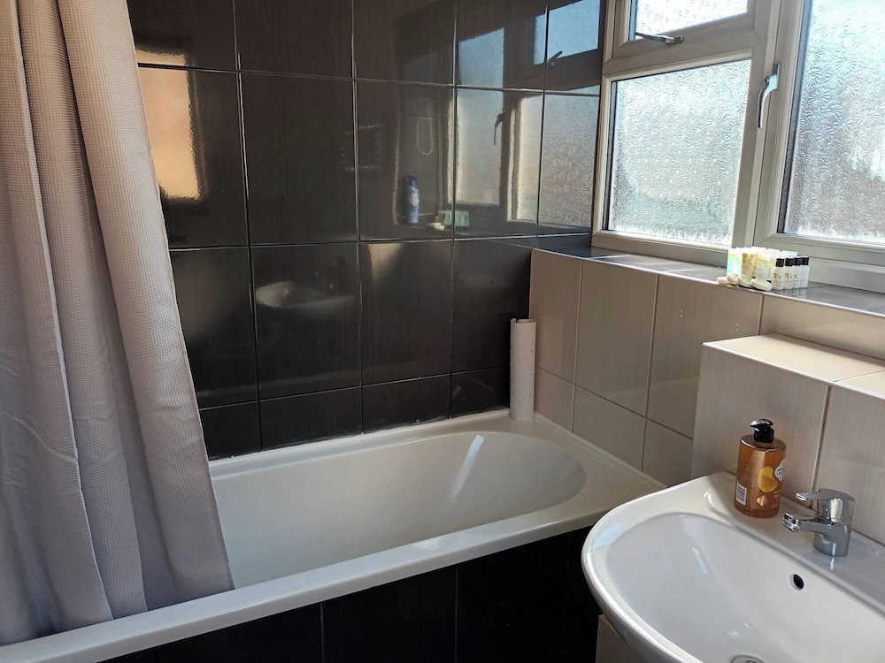 Charming 3-bed House in Birmingham Near nec & hs2
