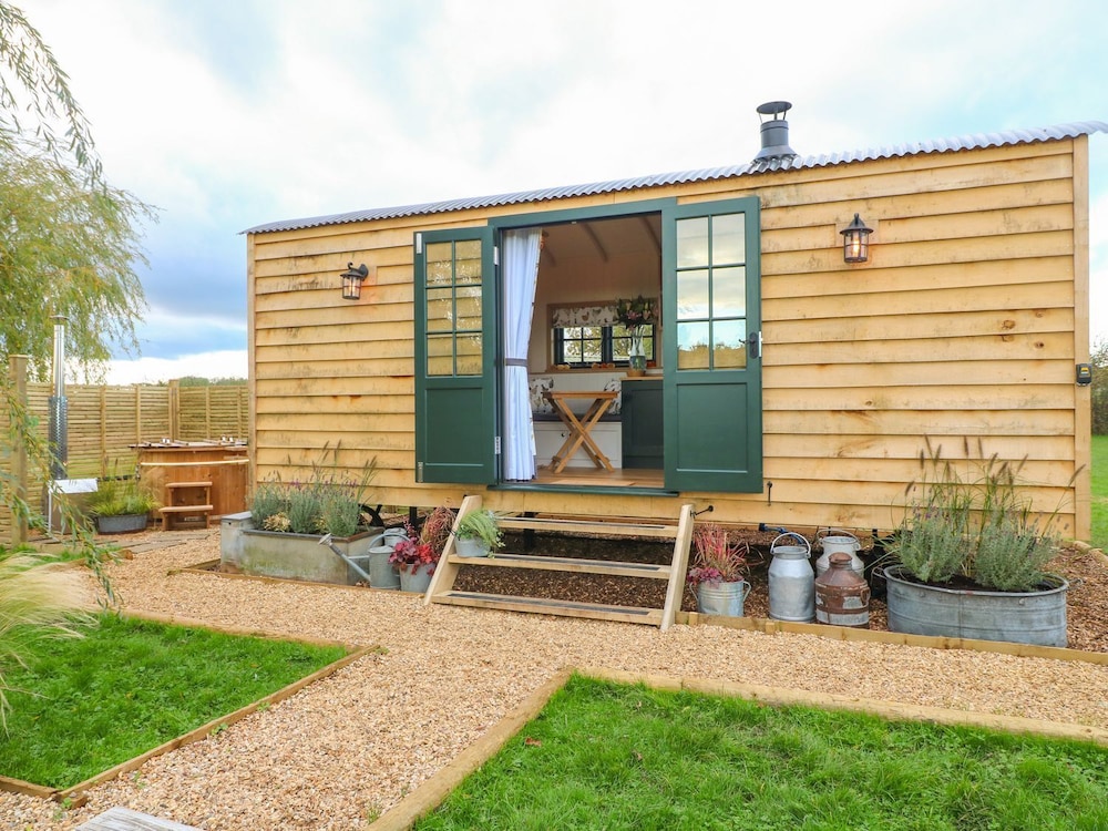 Poppie's Shepherds Hut at Shepherds Lodge