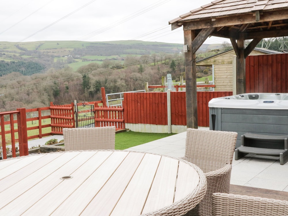 Bryn Derw Holiday Cottage