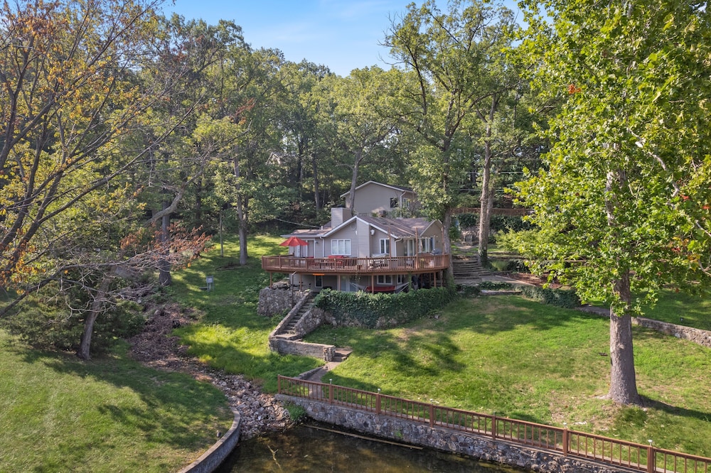 Lakefront Oasis With Skylights & Covered Boat Slip For Extra Adventure