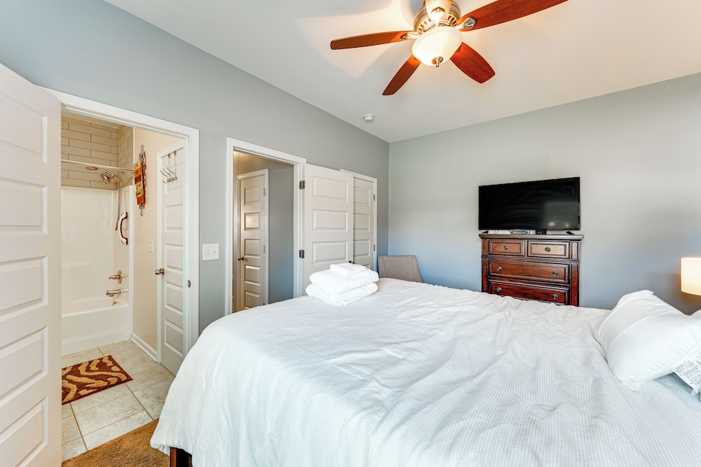 Spacious Family Home w/ Patio in Graniteville!