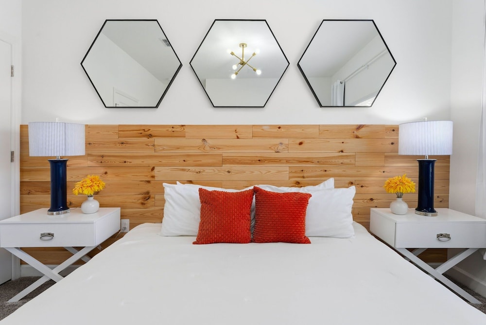 Chic 4BR Disney Retreat With Pool Mickey Rooms