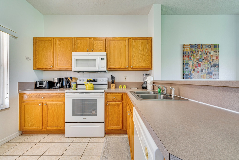 Townhouse in Lake Berkley Resort! 5 Mi to Old Town