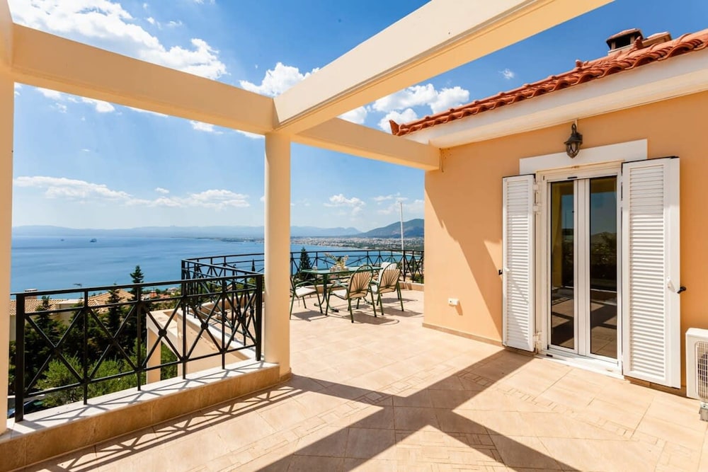 Verga Majestic Sunsets - Elegant Chic Retreat