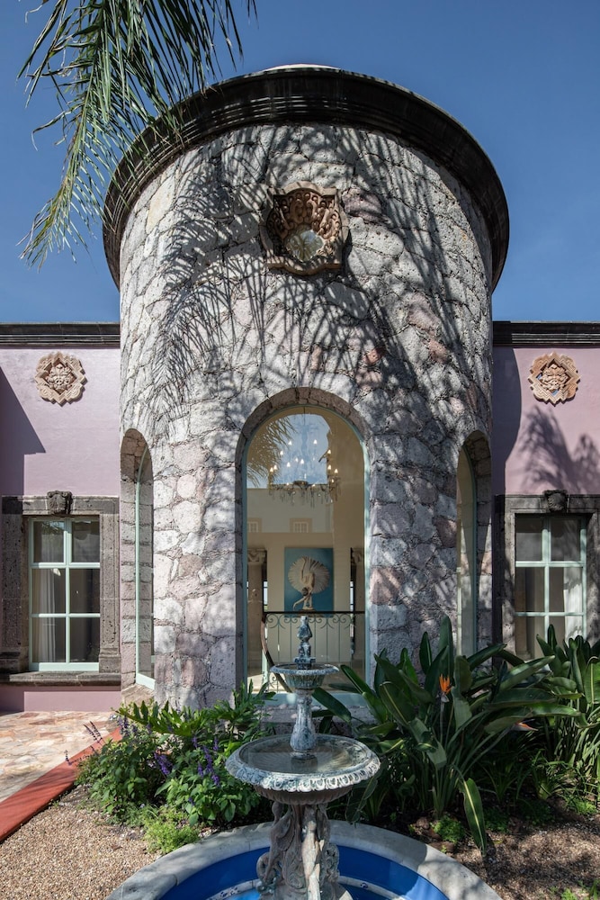 Holt - Magnificent 6BR Villa in Malanquin