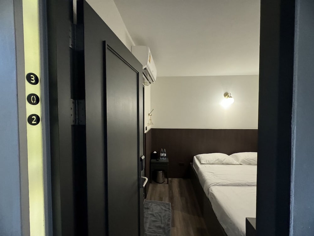 Four Sisters Homestay - Hostel