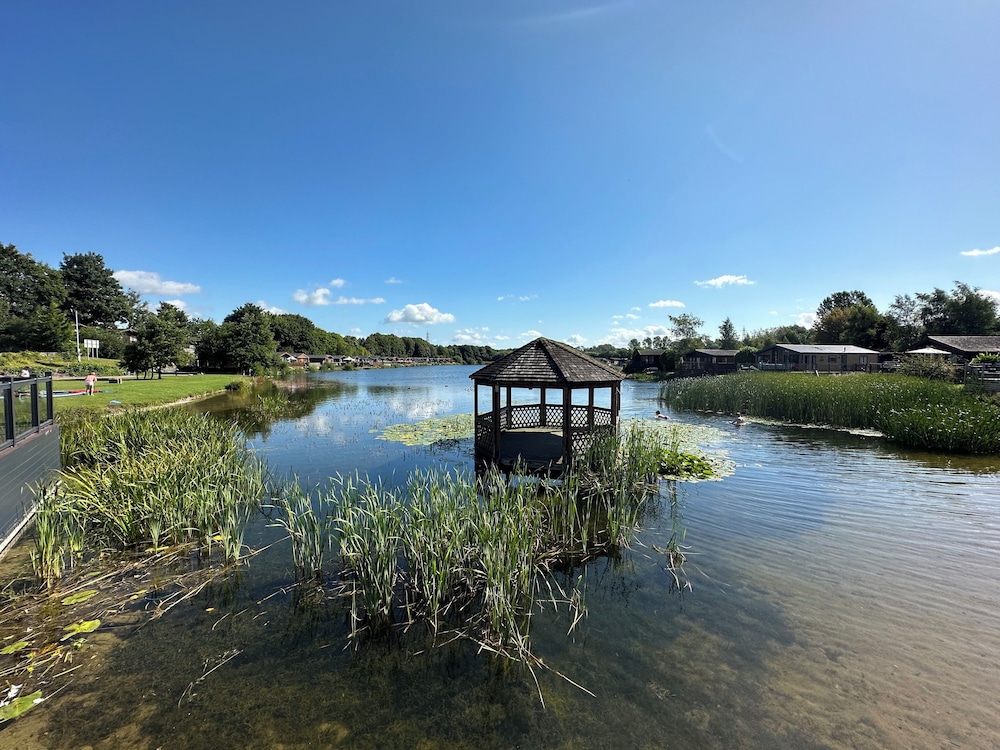 Lakeside 18