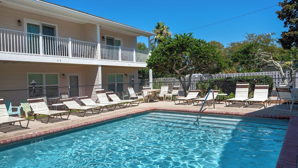 Beachside Retreat With Pools & Local Dining + Free Attraction Tickets!
