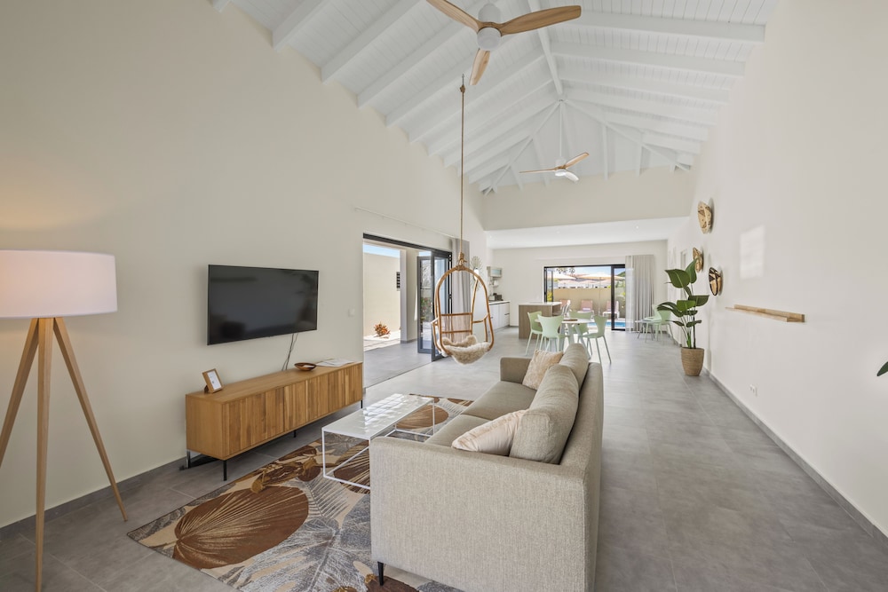 Villa Solana with private pool, Mambo Beach