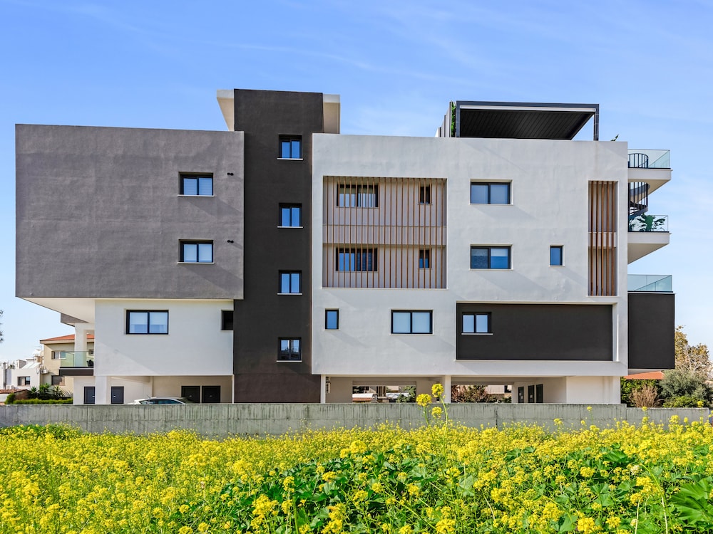 Sanders Triple - Cozy 1-bdr Apt With Balcony