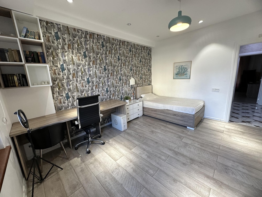 Charming 2-bed Apartment in Baku City Center