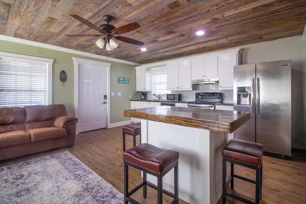 Private Dock: Des Allemands Cabin on the Bayou!