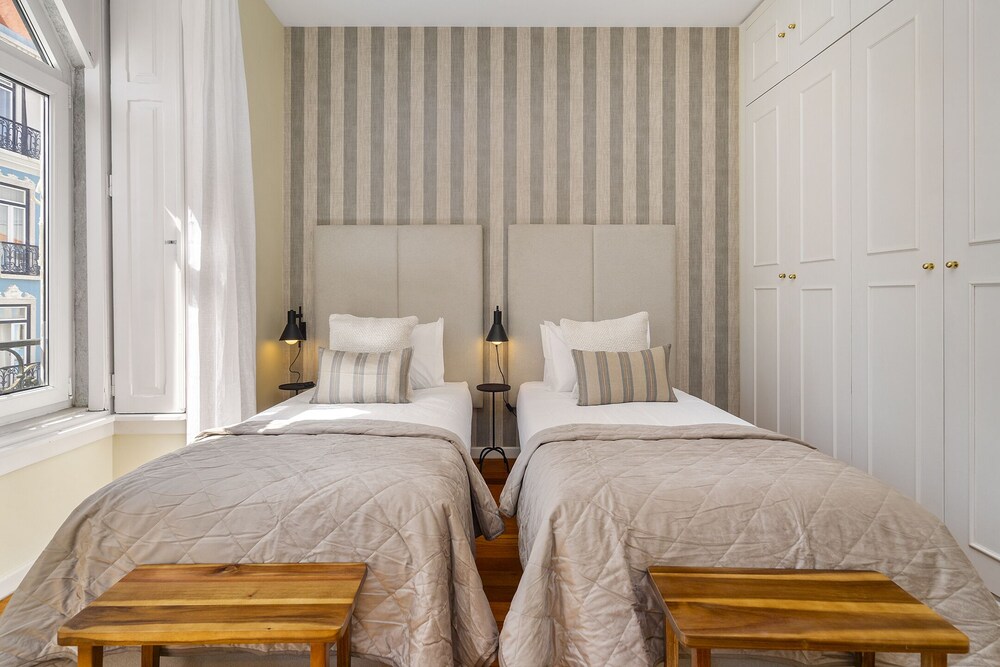 Luxury Lisbon Penthouse: Designer Decor & Epic Views