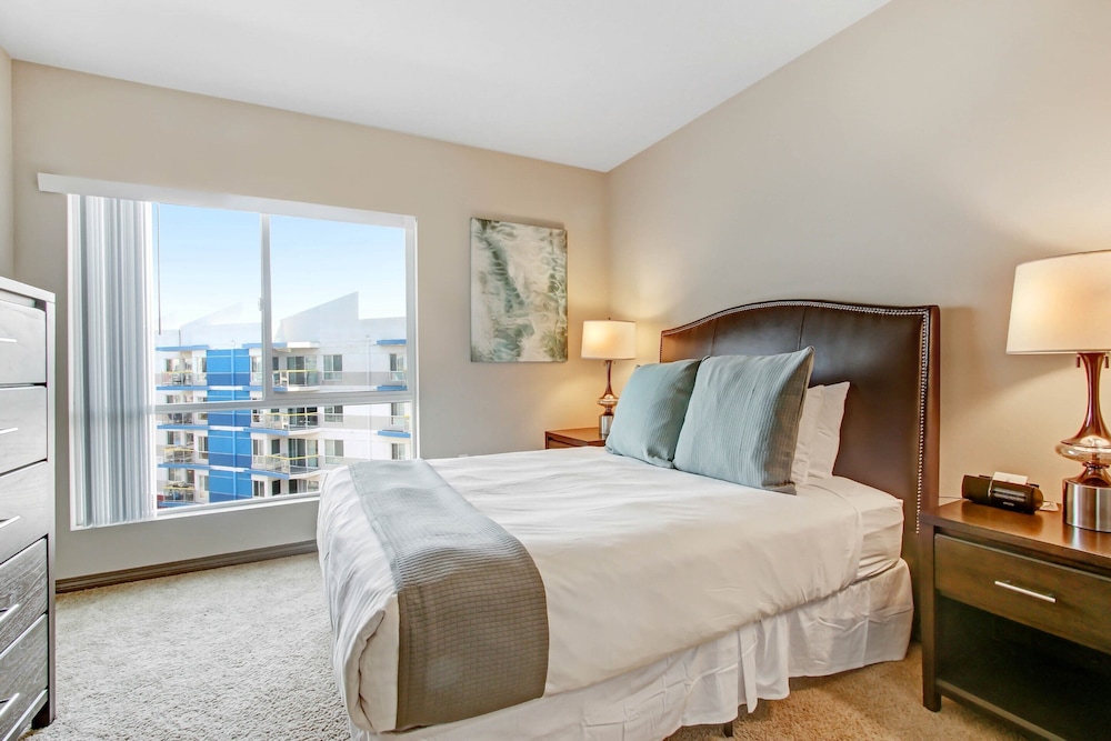 Global Luxury Suites at Marina Del Rey