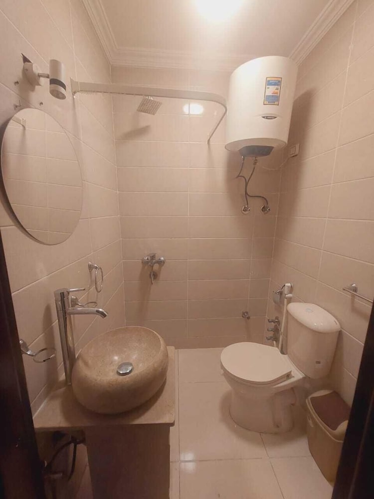 Pearl pyramids Inn