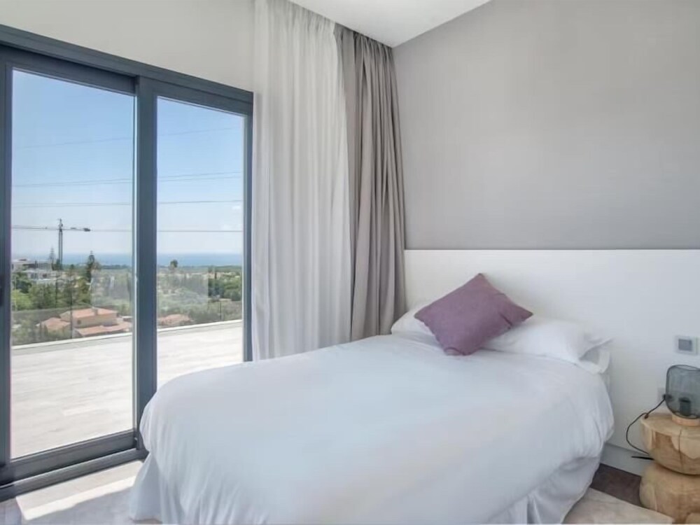 Sunrise Villa Marbella by Lodgerstrip