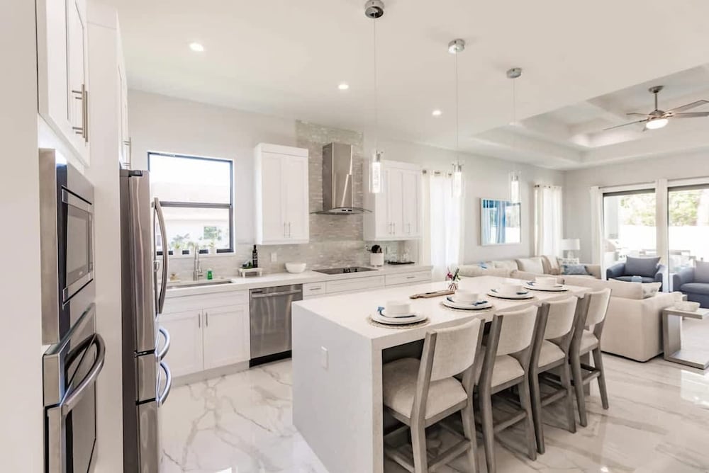 Exquisite Vanderbilt Beach Luxury Getaway