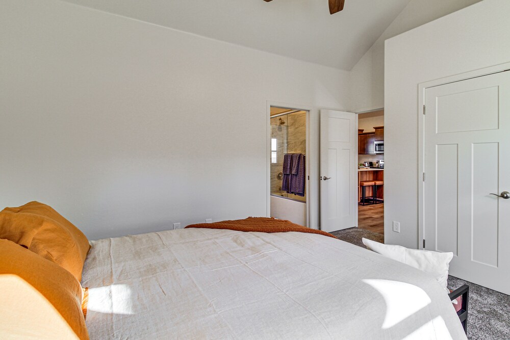 Lakeside Vacation Rental: 4 Mi to Show Low Lake!