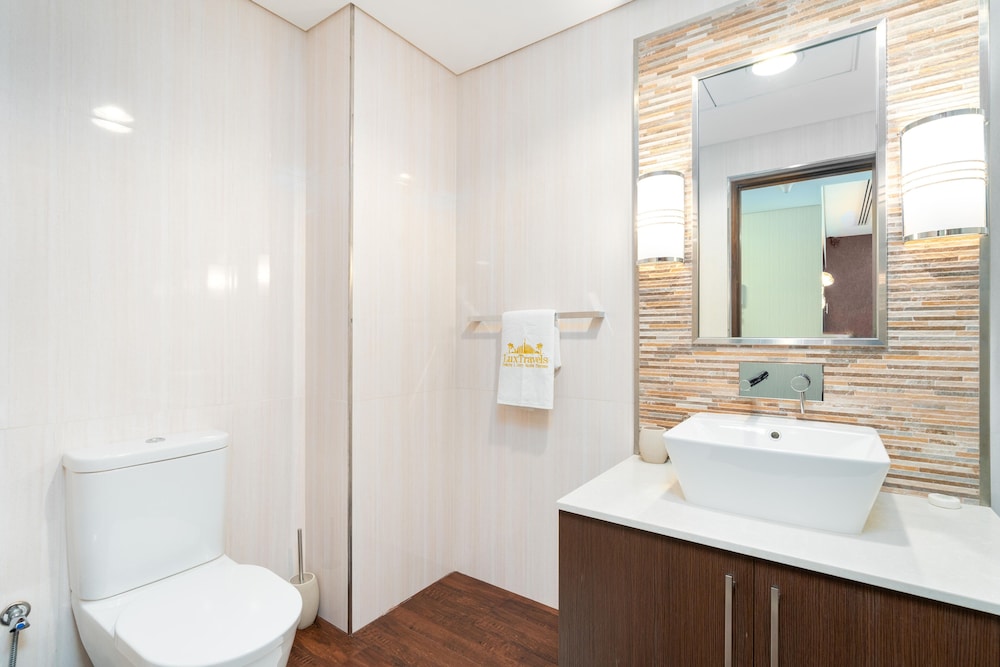 Lux BnB Burj Daman DIFC Sea View