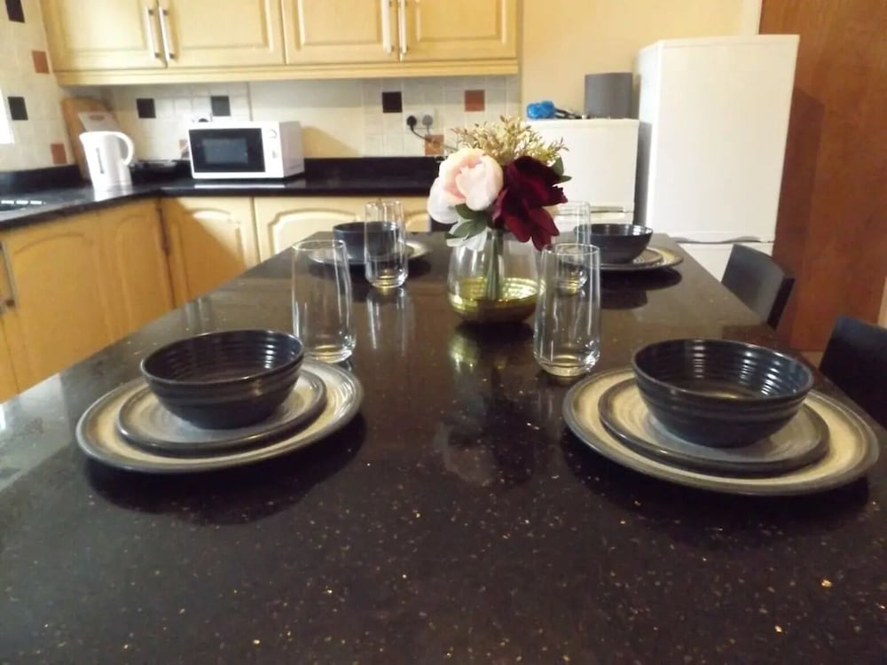 Room in Guest Room - Spacious Room in Coventry