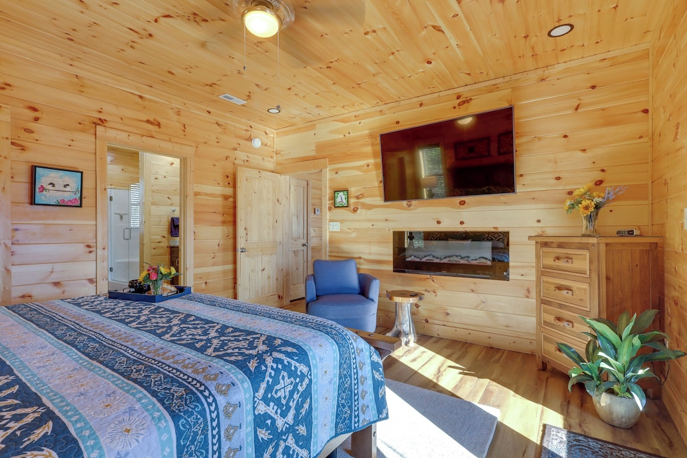 Majestic Mountain Views: Sevierville Escape!