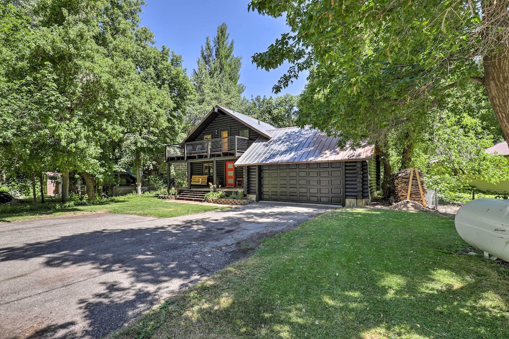Provo Cabin w/ Mountain Views, Babbling Creek