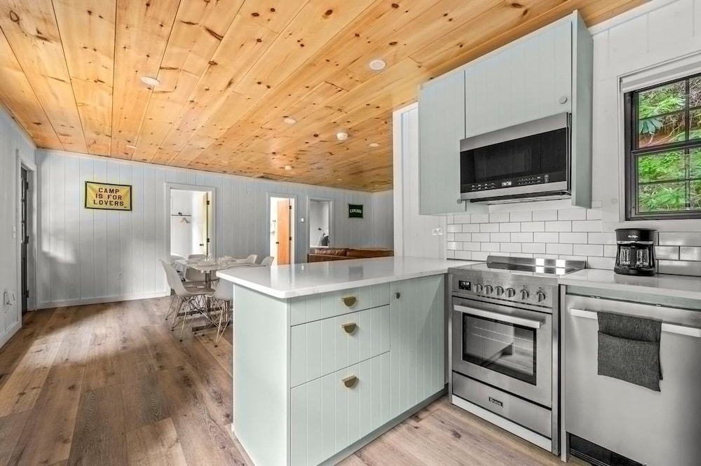 Group Getaway Modern Cabins Sleep 16 Gatlinburg