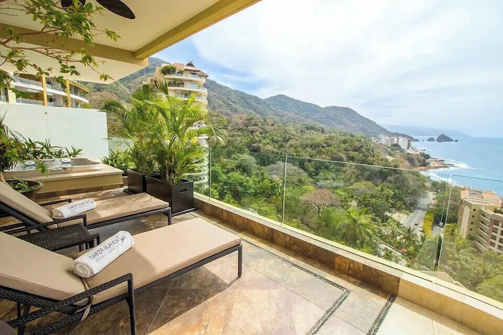 Garza Blanca 2-Bedroom 5-Diamond Resort