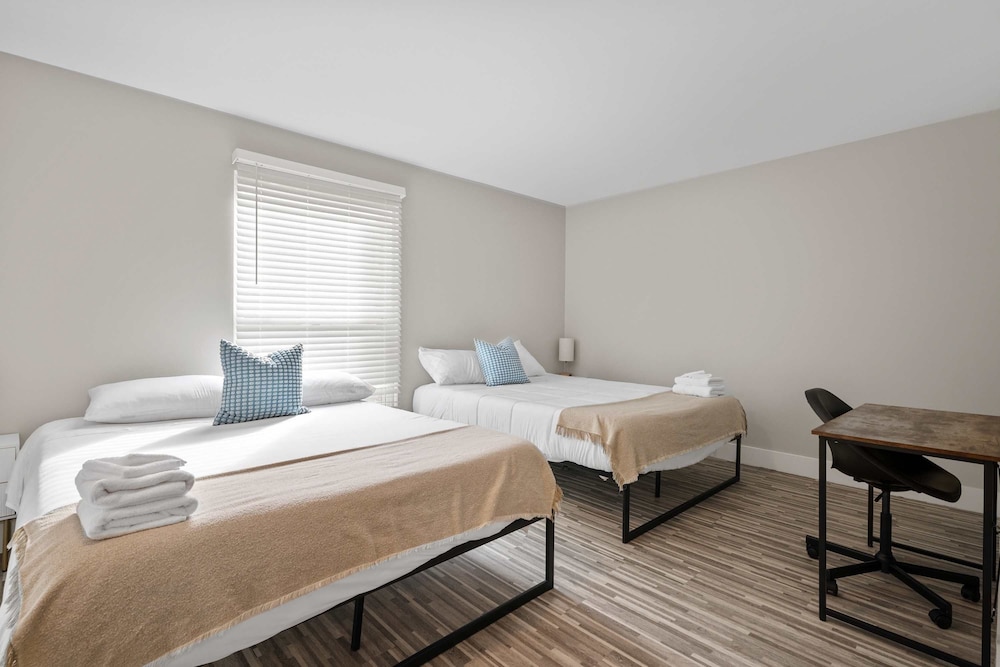 Bright and Airy 2BR 2BA in the Heart of the City