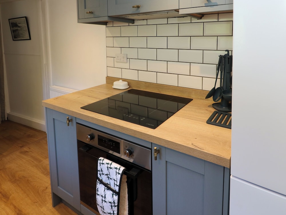 6 Bellair Road