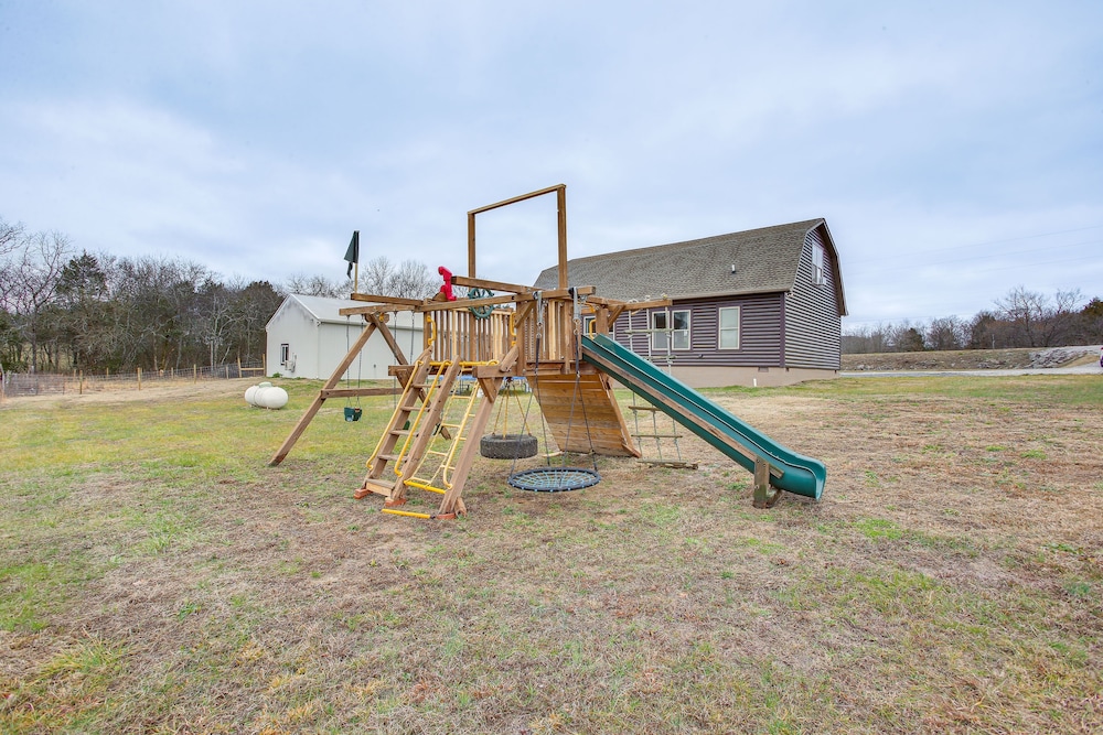 Bethpage Home w/ Private Hot Tub Game Room! - Property Image 29