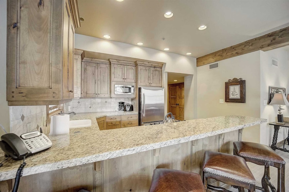 7 Condos, Ski-in/ski-out + Hot Tubs Sleeps 30 Mont Cervin by Avantstay