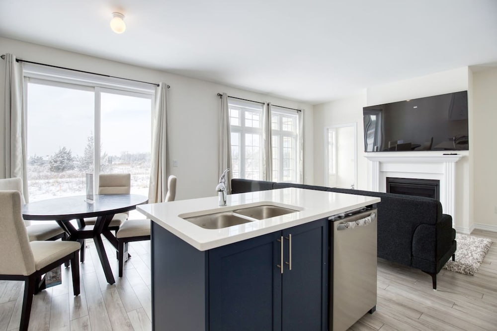 Spacious Brand New 4-bed Retreat in Quinte West