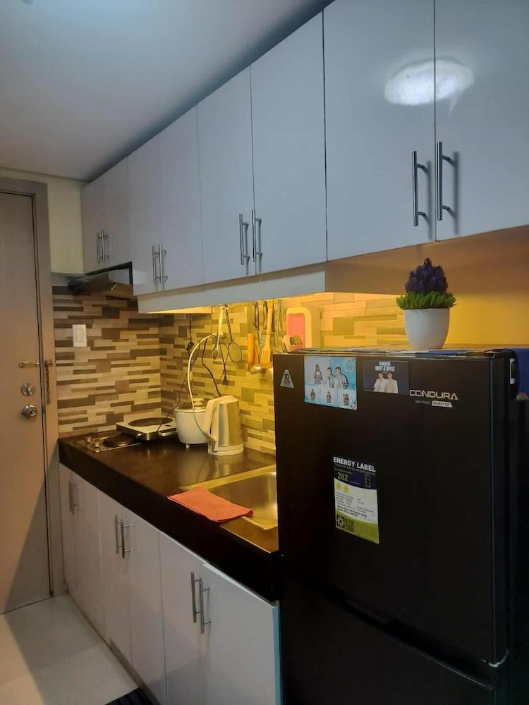Spacious 1-bedroom Condo in Quezon City With Private Pool
